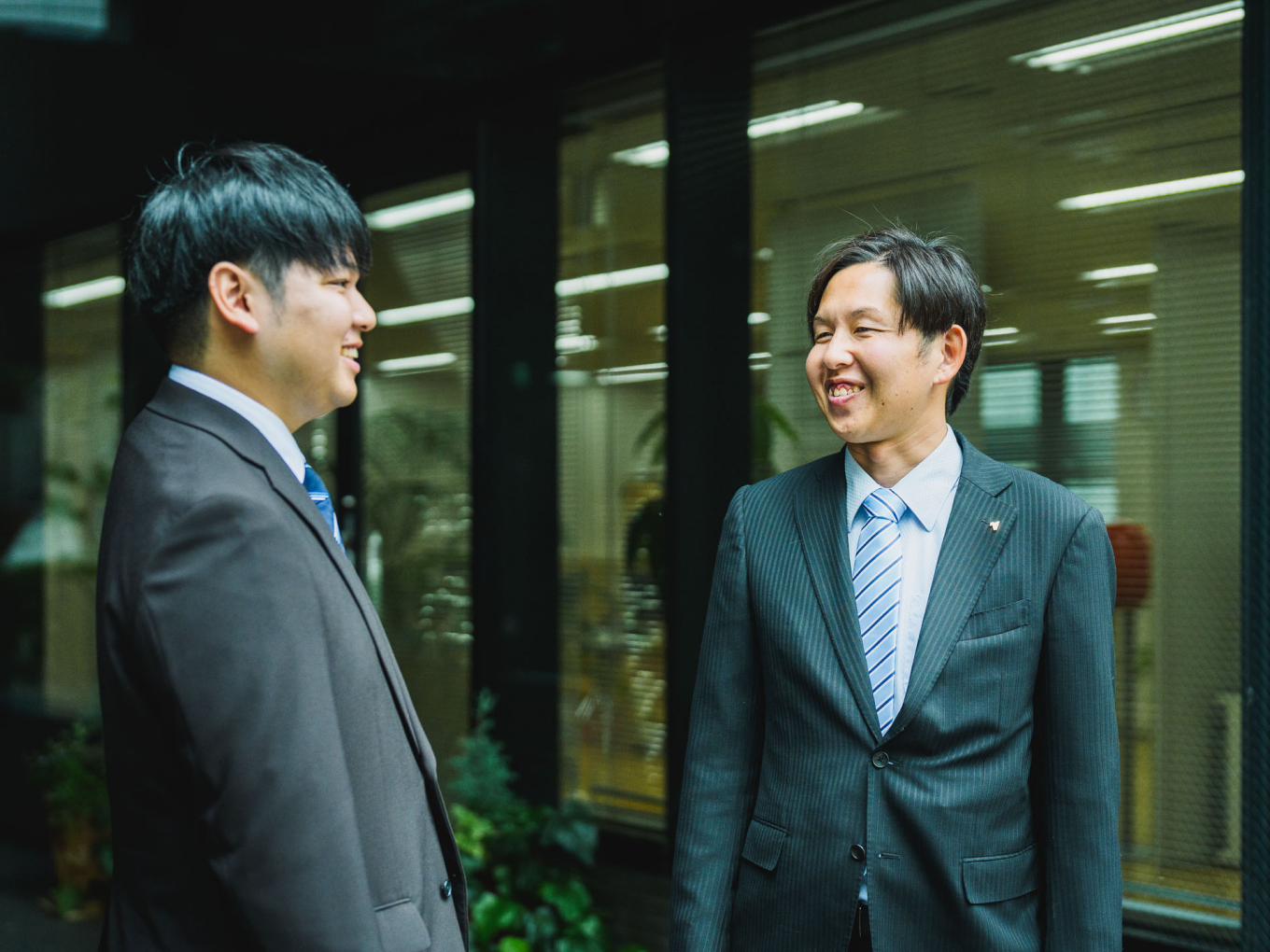 建設資材営業部の対談｜「商社を生きる」高沢産業採用サイト